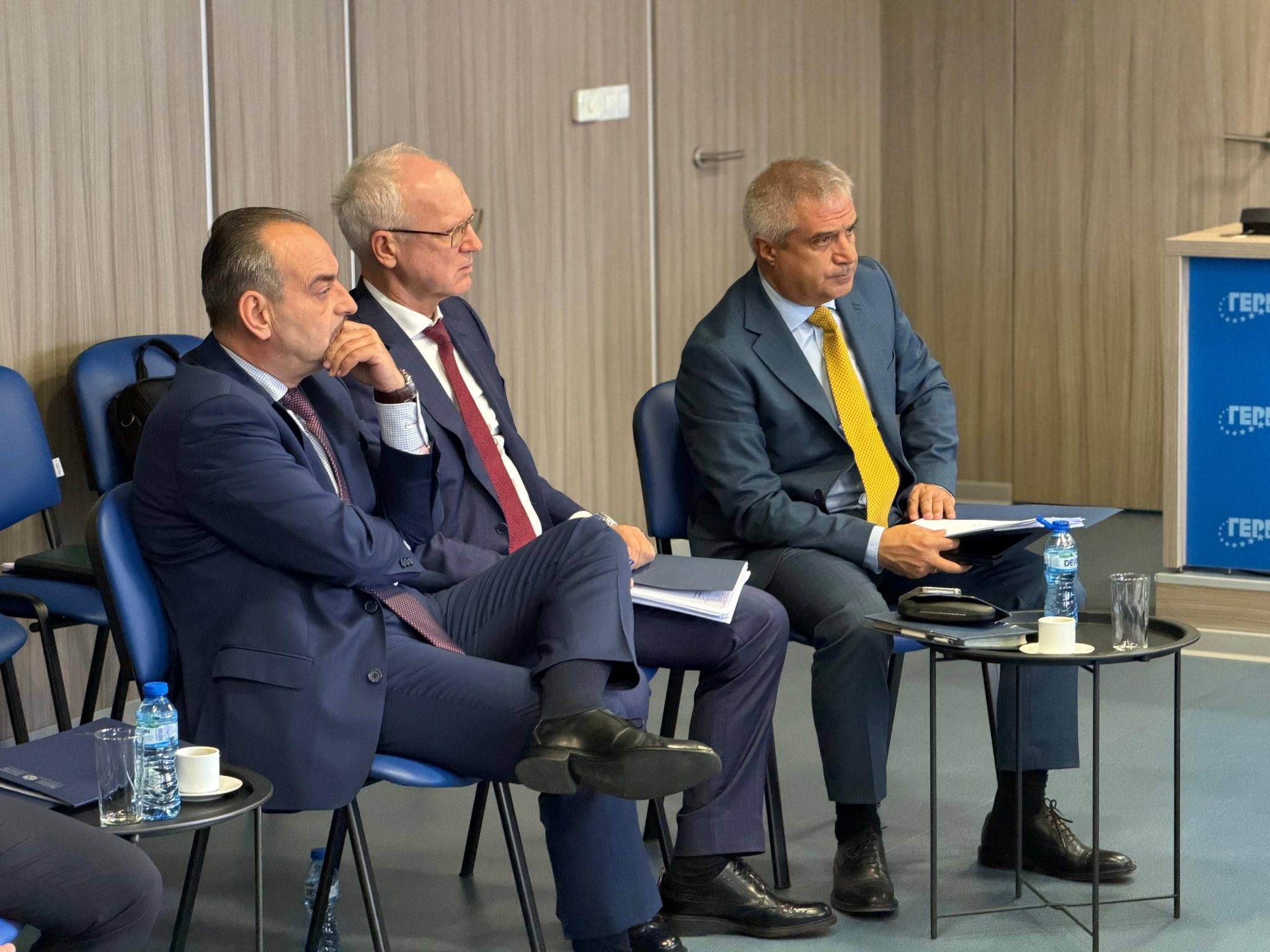  Представители на бизнес организации 